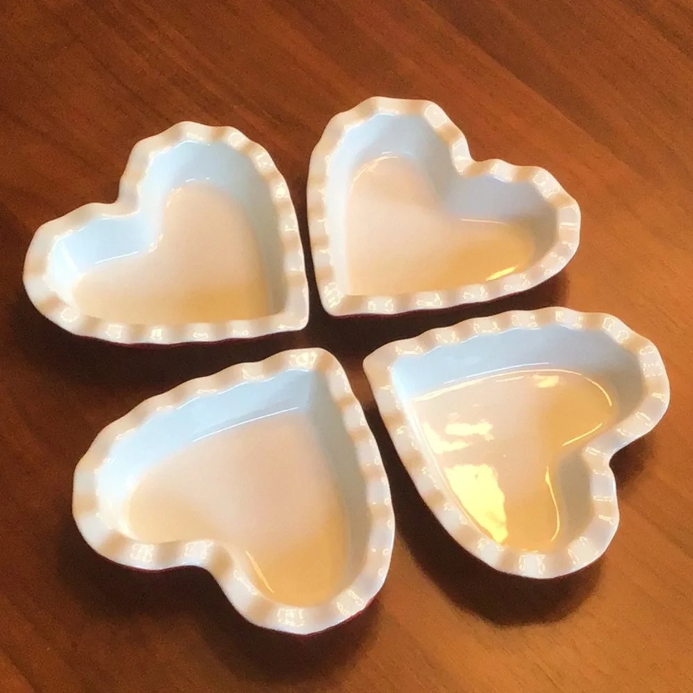 Set of 4 Crate & Barrel red-and-white ruffled heart dishes, ceramic - new